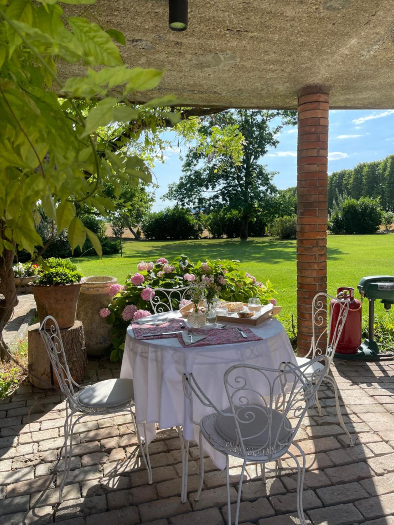 Tenuta Pizzone Wine Resort Rivanazzano Terme Eksteriør billede
